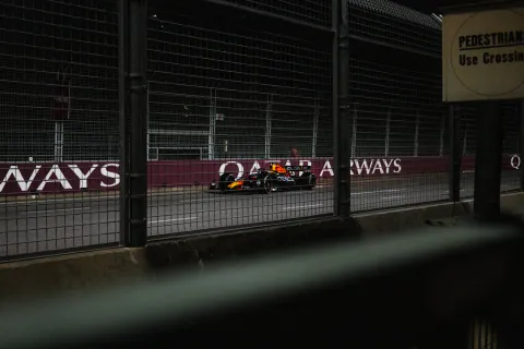 Formula racing in Singapore; used as general sporting atmosphere