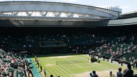Wimbledon Centre Court; resized, compressed and cropped in layouts. Image adaptations are also CC BY-SA 2.0.
